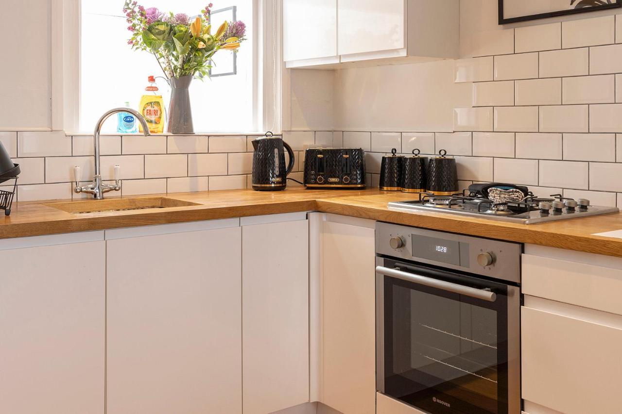 Luxe Garden House For 6 In Apartment Exeter