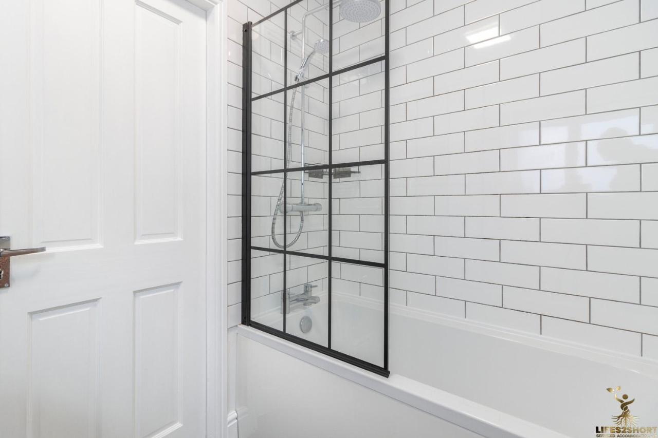 Luxe Garden House For 6 In Apartment Exeter